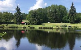 L'Etang Carp Fishing Lake And Gite